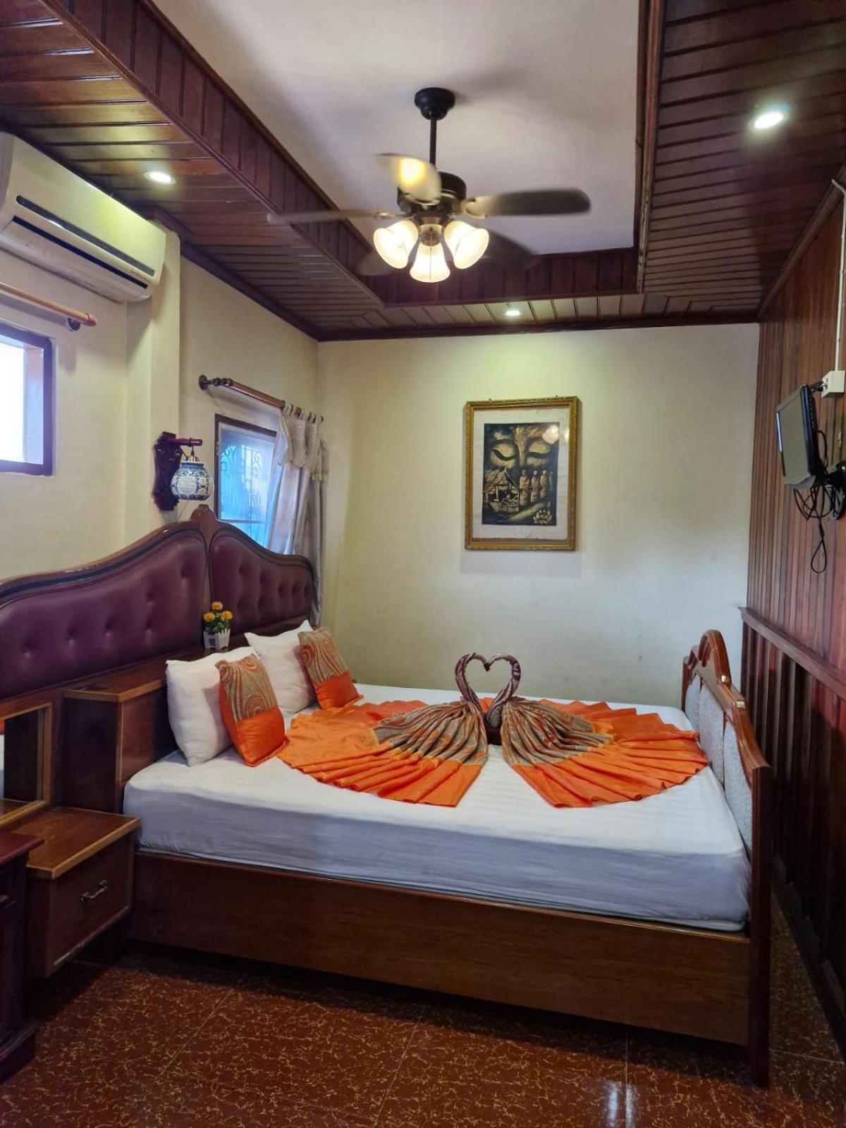 Sakura Wood House Hotel Luangprabang Kültér fotó