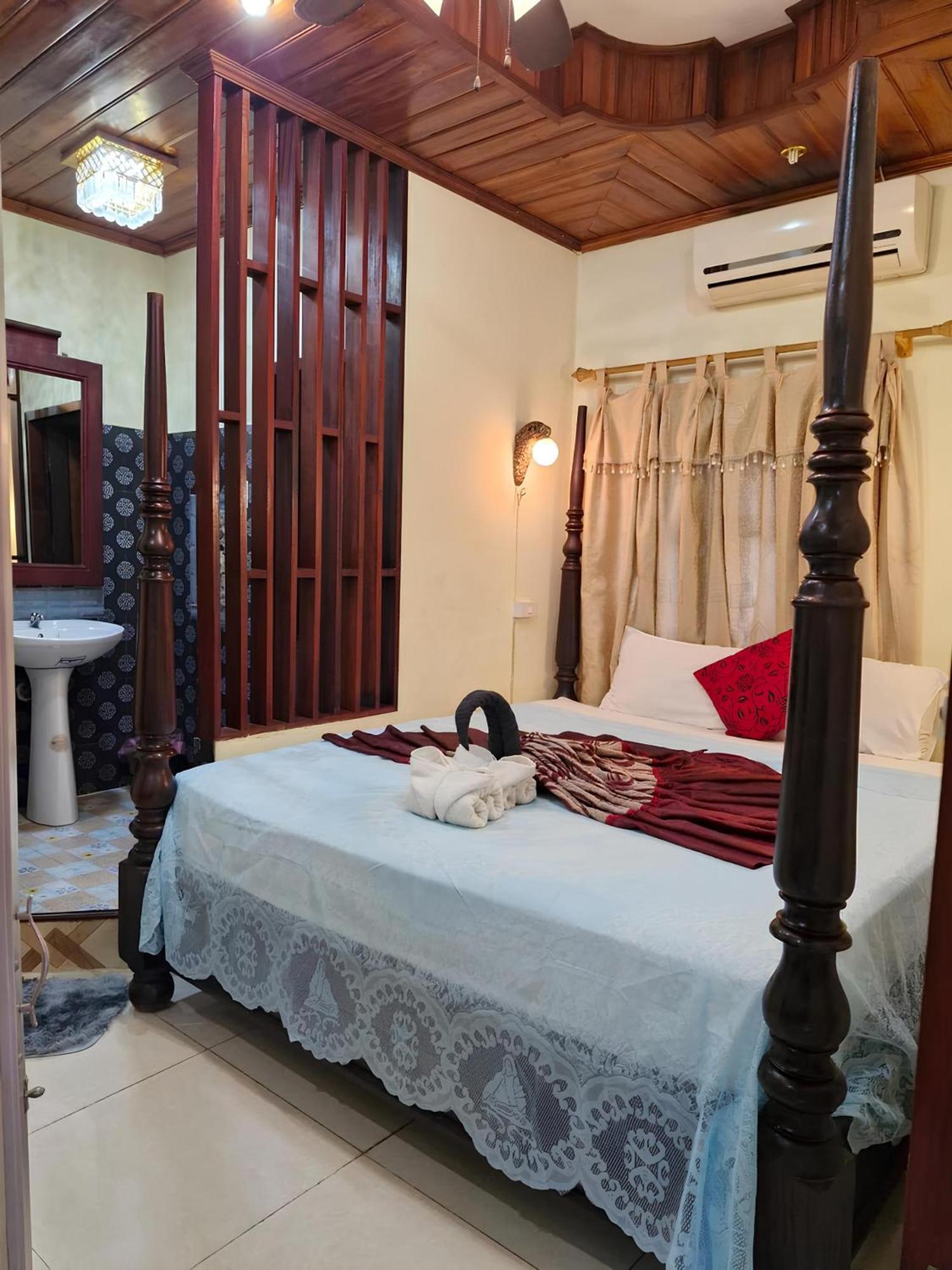 Sakura Wood House Hotel Luangprabang Kültér fotó
