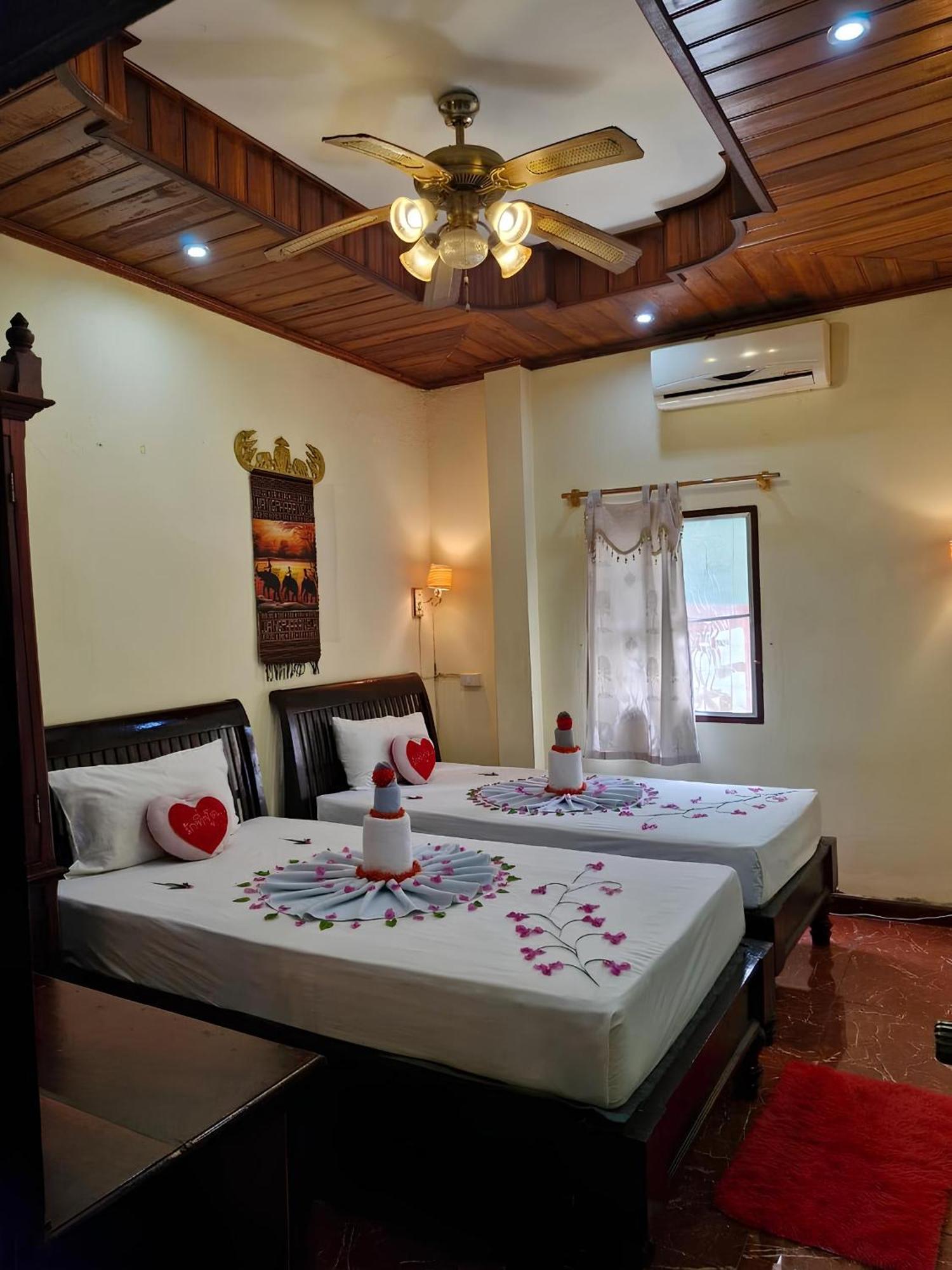 Sakura Wood House Hotel Luangprabang Kültér fotó