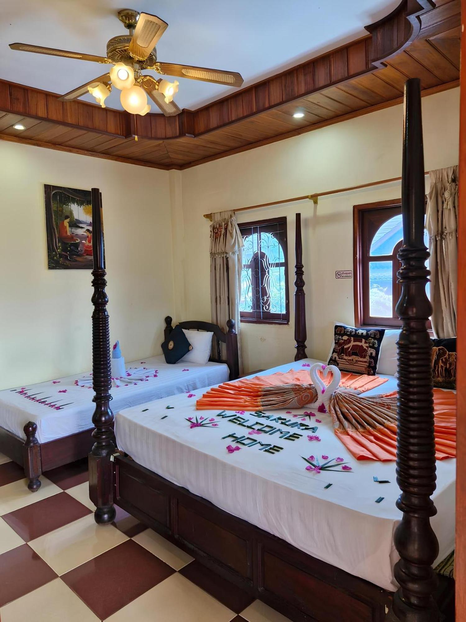 Sakura Wood House Hotel Luangprabang Kültér fotó