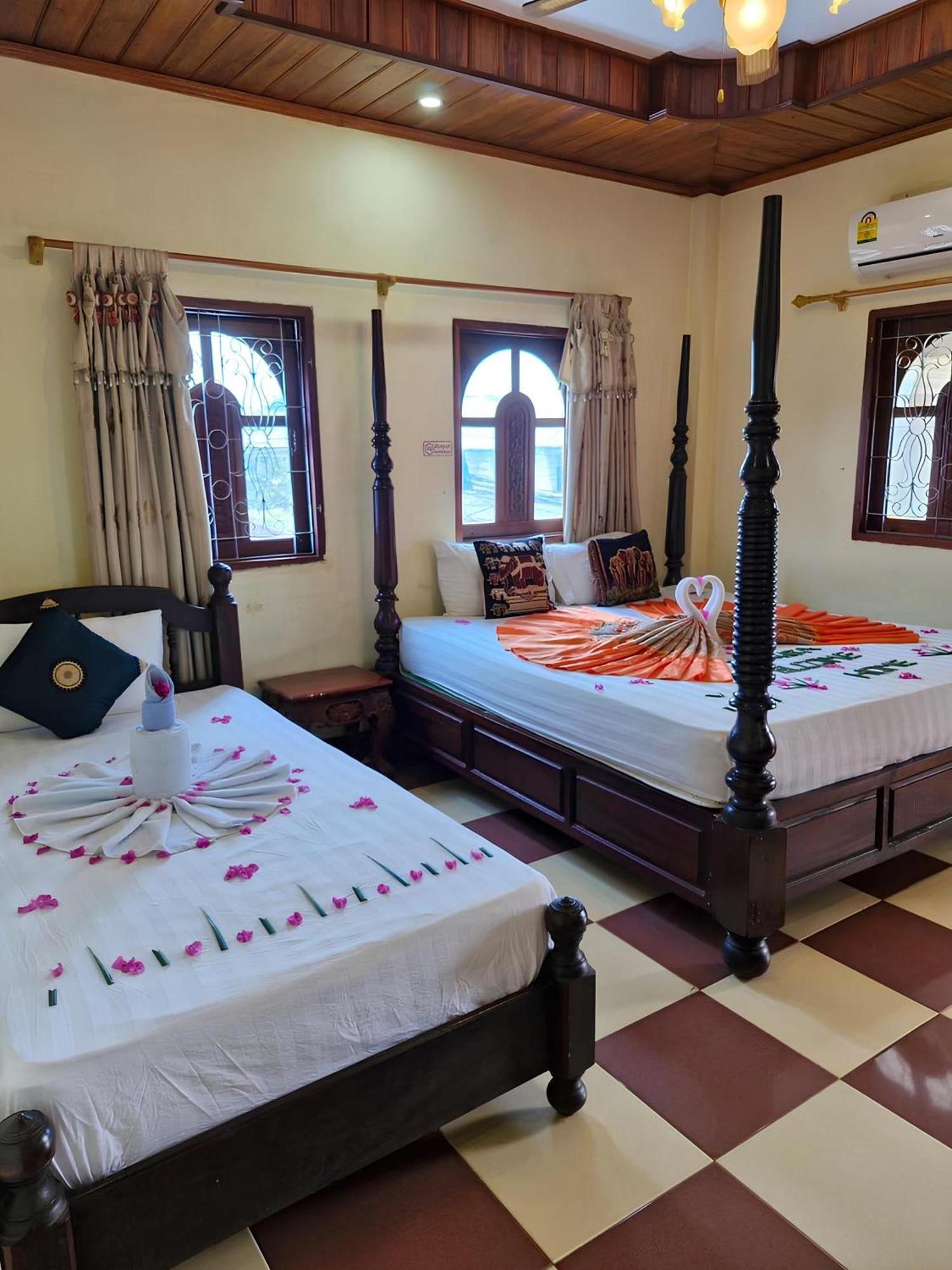 Sakura Wood House Hotel Luangprabang Kültér fotó
