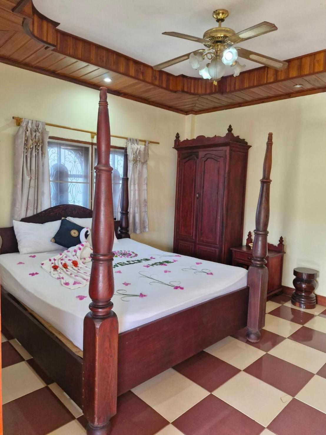 Sakura Wood House Hotel Luangprabang Kültér fotó