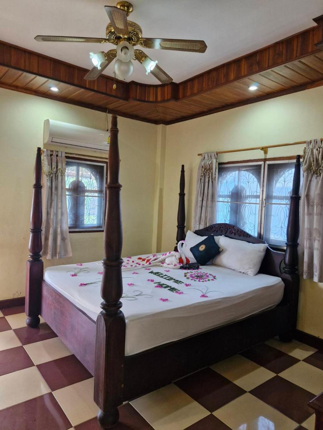 Sakura Wood House Hotel Luangprabang Kültér fotó